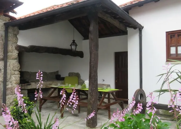 Casa Do Contador T3 / T6 비에이라도미노